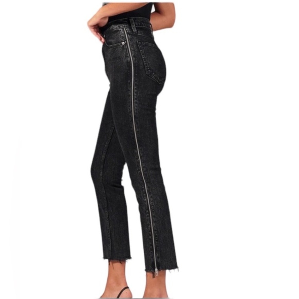 Abercrombie & Fitch Washed Black Ultra High Rise Mom Jeans Zipper Detail Sz 30
